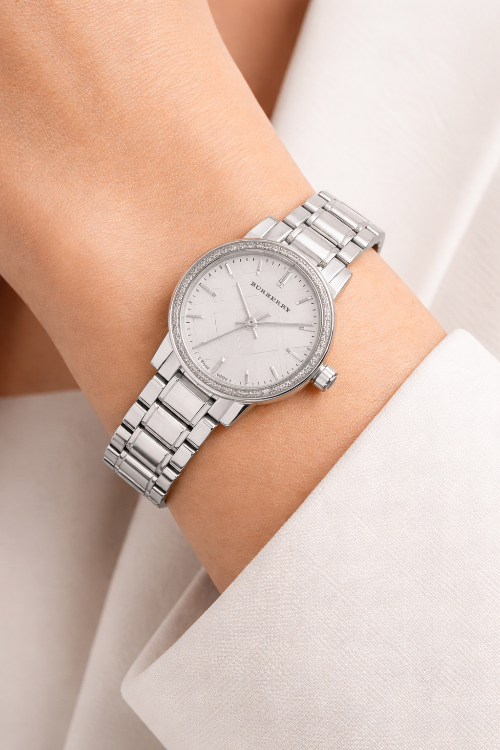 Burberry 26mm Ladies The City Diamonds Silver